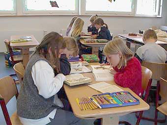 Wir schreiben die Texte f�r das Lexikon zuerst mit der Hand.